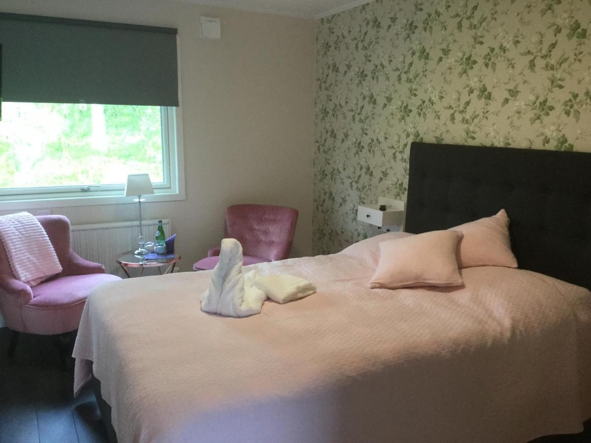 Bed And Breakfast Fyra Haestar 레트비크 외부 사진