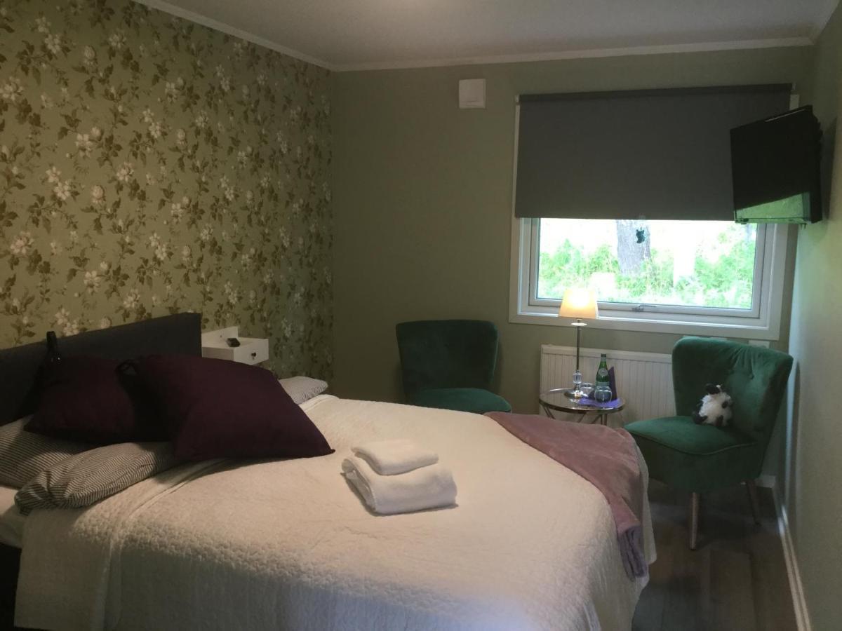 Bed And Breakfast Fyra Haestar 레트비크 외부 사진