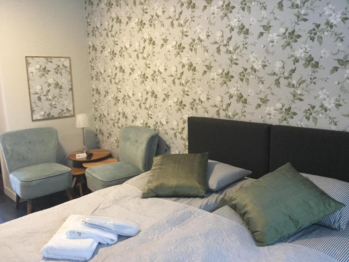 Bed And Breakfast Fyra Haestar 레트비크 외부 사진